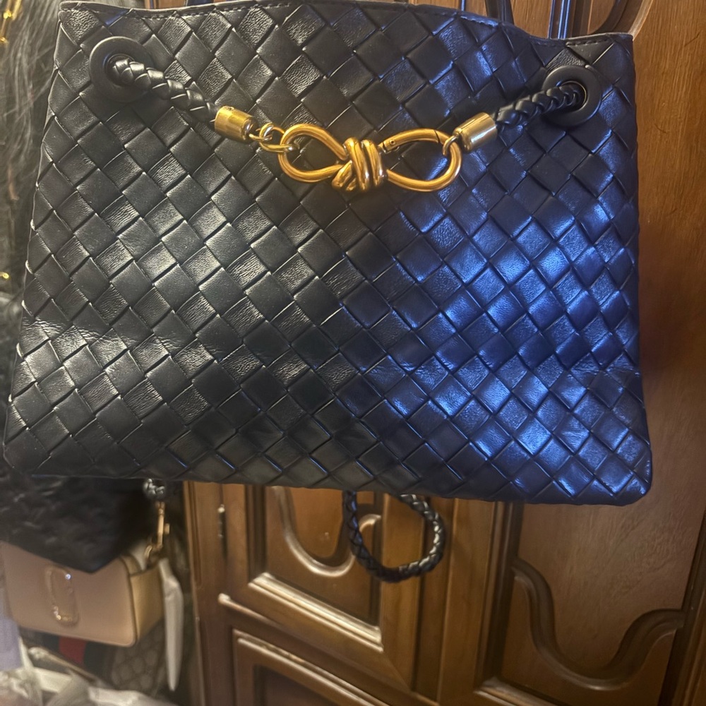 Chic Black Woven fux  Shoulder Bag with Gold Accent